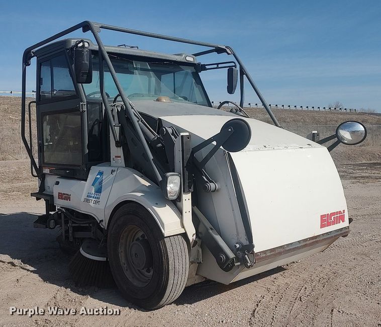 image for item LG9614 2007 Elgin Pelican  street sweeper