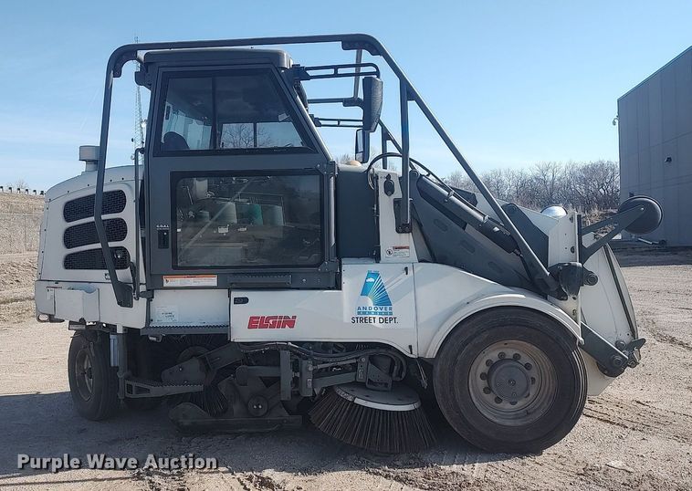 image for item LG9614 2007 Elgin Pelican  street sweeper