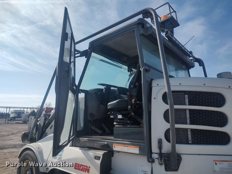 image for item LG9614 2007 Elgin Pelican  street sweeper