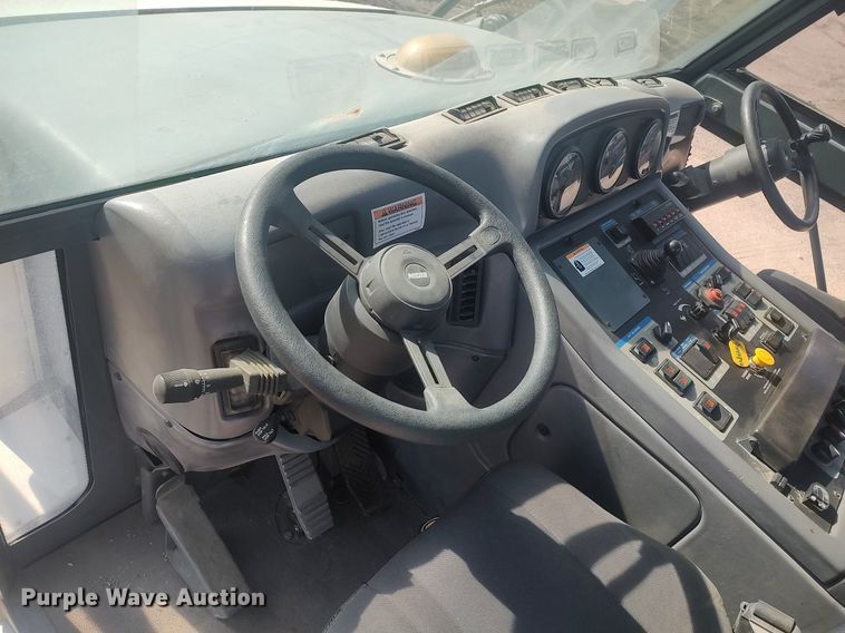 image for item LG9614 2007 Elgin Pelican  street sweeper