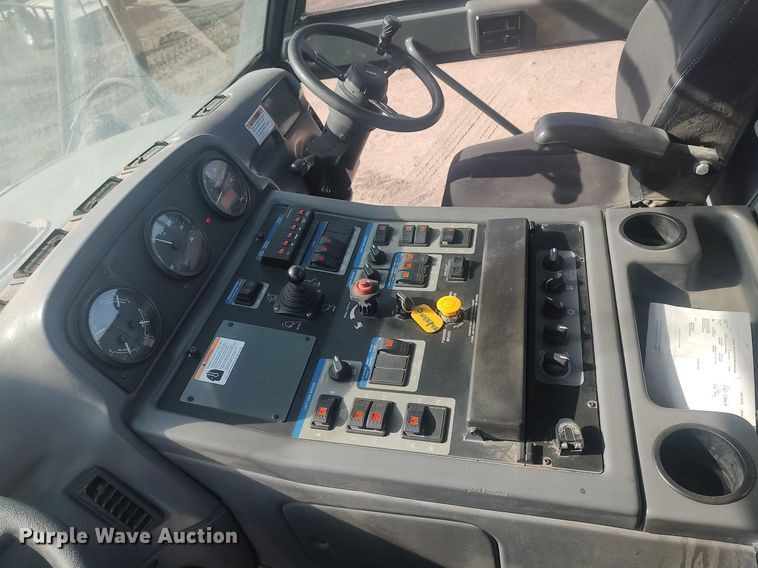 image for item LG9614 2007 Elgin Pelican  street sweeper