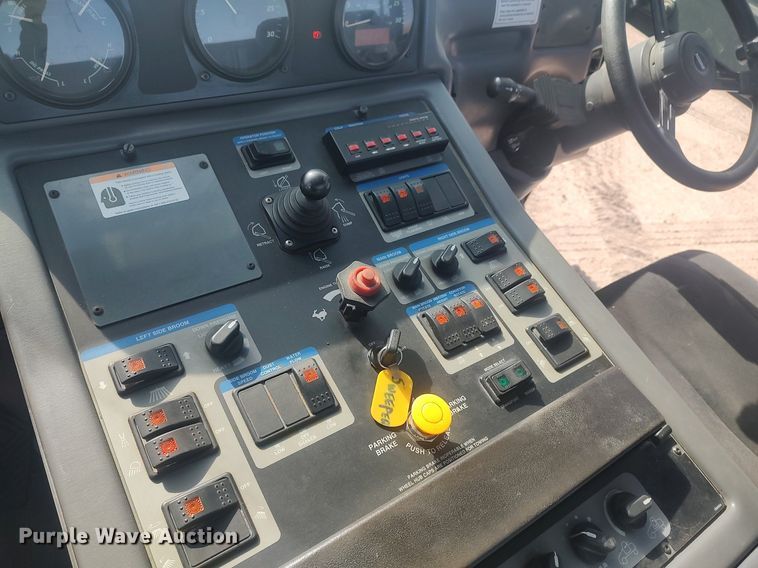 image for item LG9614 2007 Elgin Pelican  street sweeper