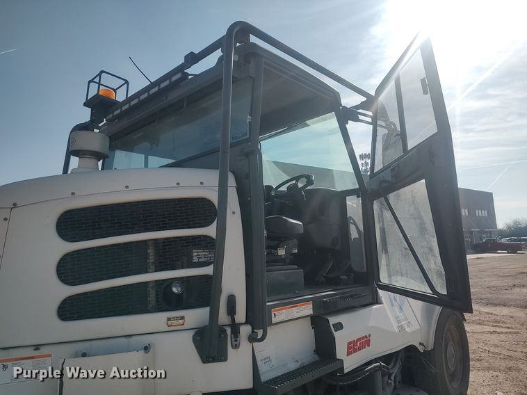 image for item LG9614 2007 Elgin Pelican  street sweeper