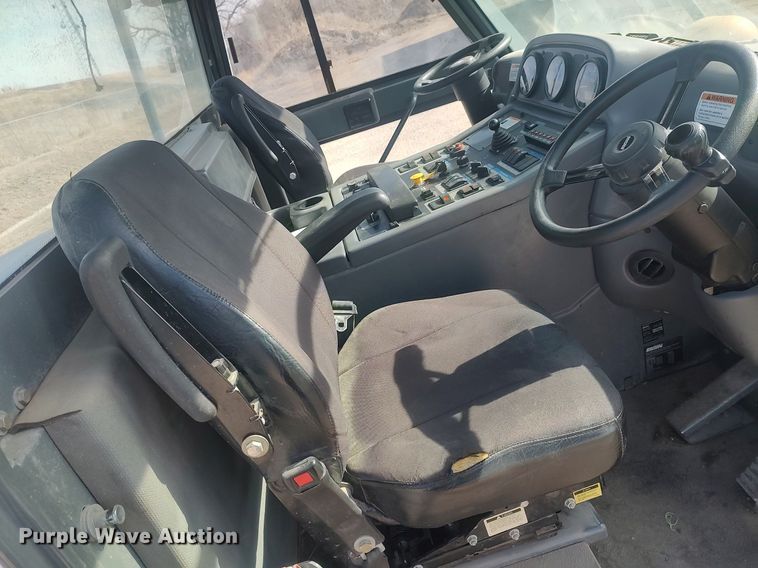 image for item LG9614 2007 Elgin Pelican  street sweeper