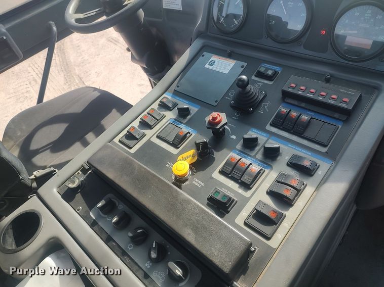 image for item LG9614 2007 Elgin Pelican  street sweeper