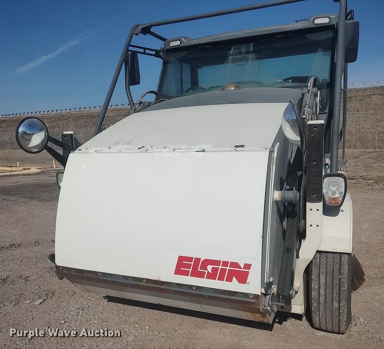 image for item LG9614 2007 Elgin Pelican  street sweeper