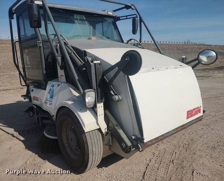 image for item LG9614 2007 Elgin Pelican  street sweeper