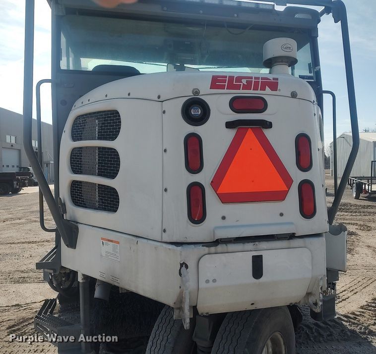 image for item LG9614 2007 Elgin Pelican  street sweeper