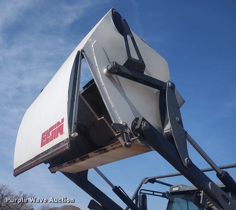 image for item LG9614 2007 Elgin Pelican  street sweeper