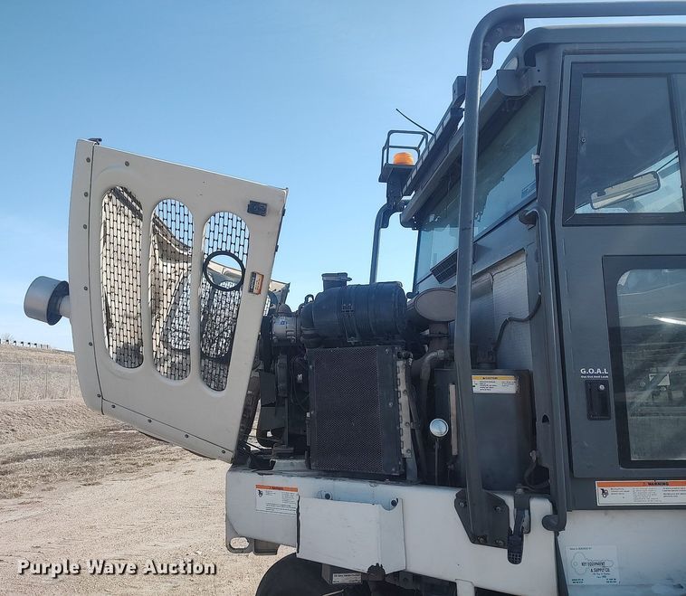 image for item LG9614 2007 Elgin Pelican  street sweeper