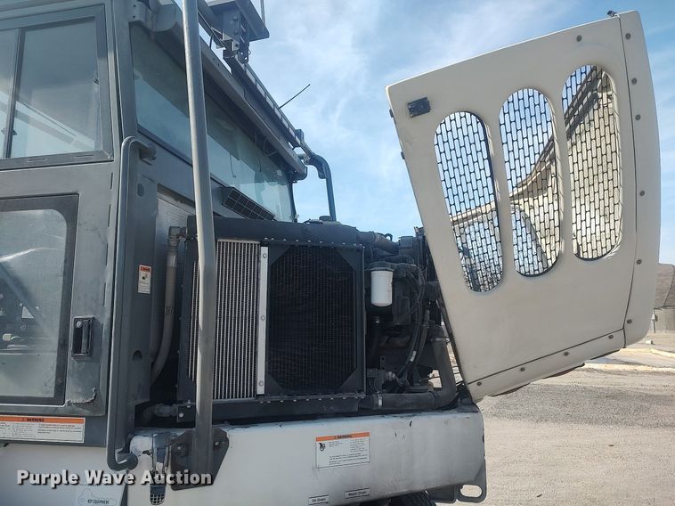 image for item LG9614 2007 Elgin Pelican  street sweeper