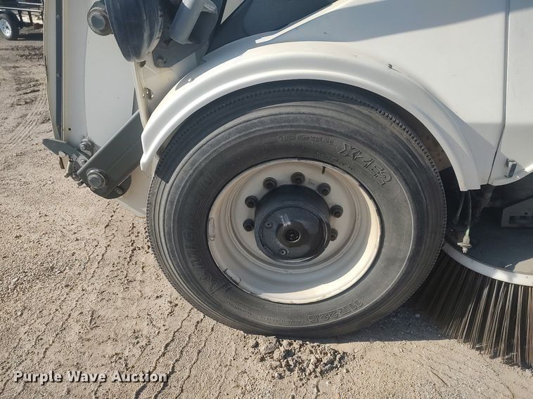 image for item LG9614 2007 Elgin Pelican  street sweeper