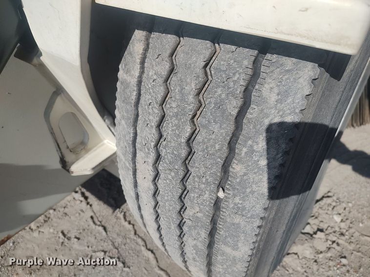 image for item LG9614 2007 Elgin Pelican  street sweeper