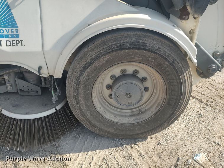 image for item LG9614 2007 Elgin Pelican  street sweeper