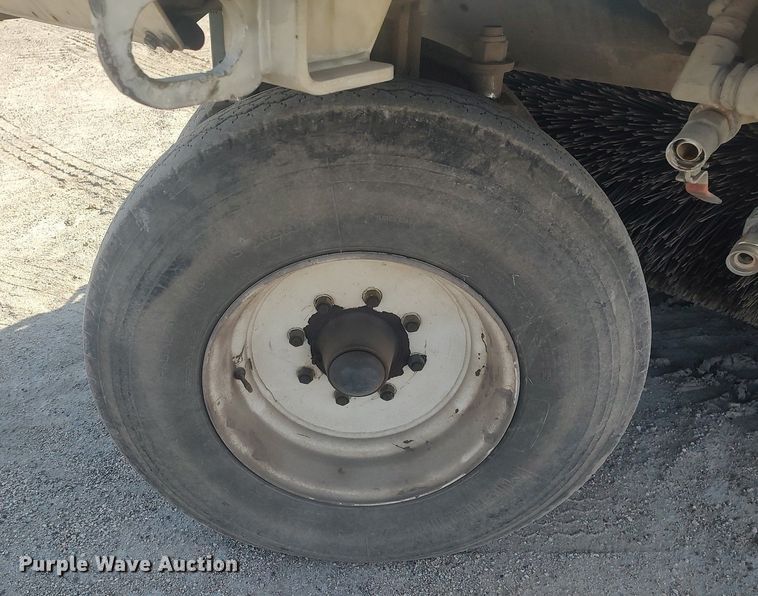 image for item LG9614 2007 Elgin Pelican  street sweeper