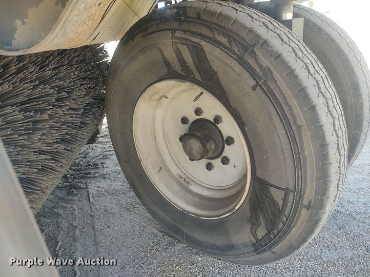 image for item LG9614 2007 Elgin Pelican  street sweeper