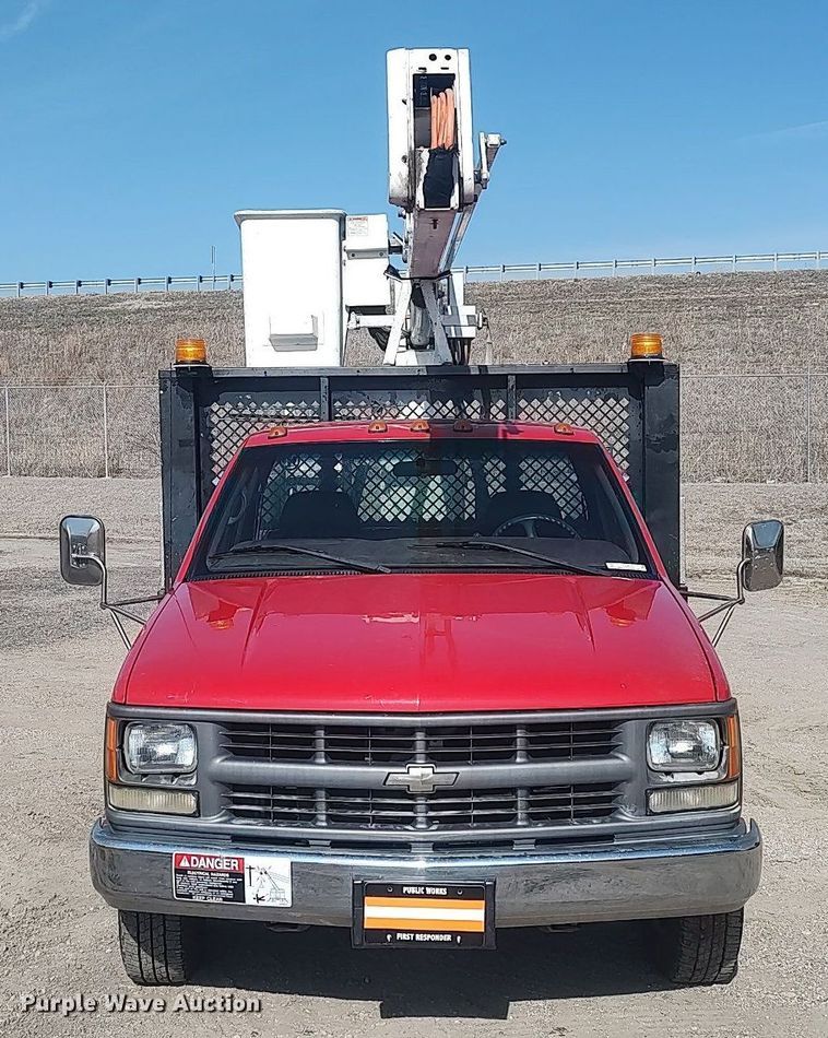 image for item LG9615 1999 Chevrolet C3500  flatbed pickup truck