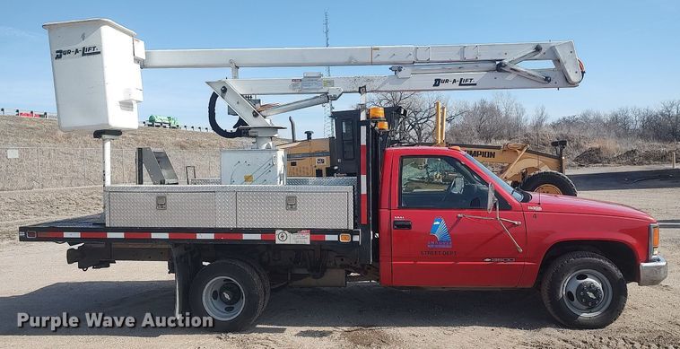 image for item LG9615 1999 Chevrolet C3500  flatbed pickup truck