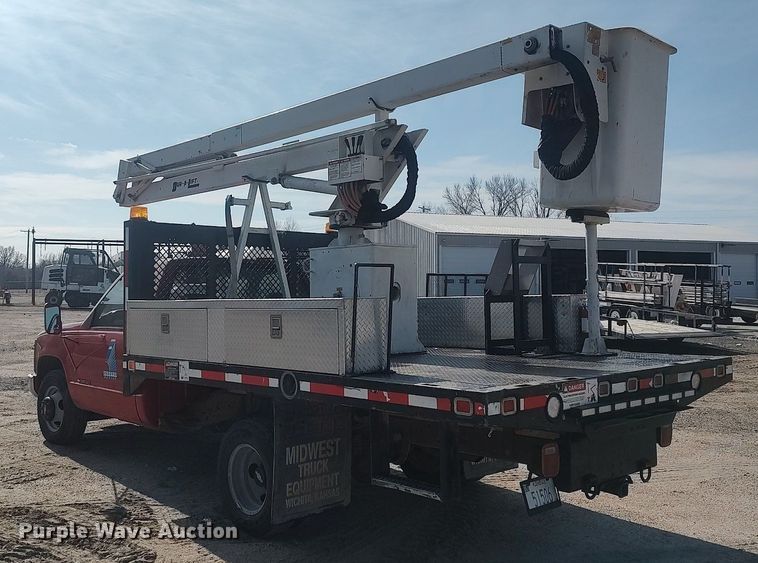 image for item LG9615 1999 Chevrolet C3500  flatbed pickup truck