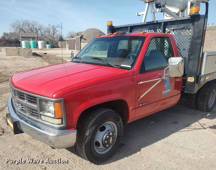 image for item LG9615 1999 Chevrolet C3500  flatbed pickup truck