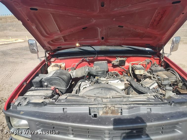 image for item LG9615 1999 Chevrolet C3500  flatbed pickup truck