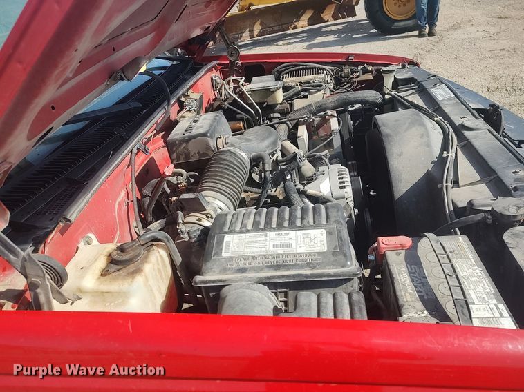 image for item LG9615 1999 Chevrolet C3500  flatbed pickup truck