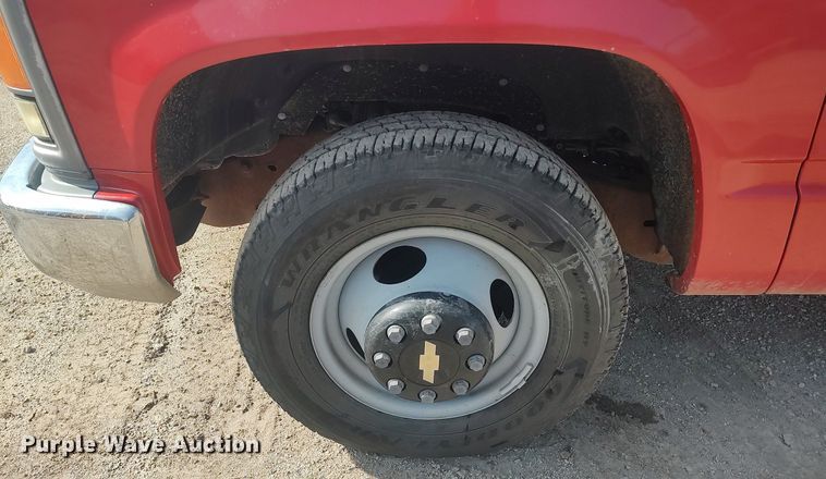 image for item LG9615 1999 Chevrolet C3500  flatbed pickup truck