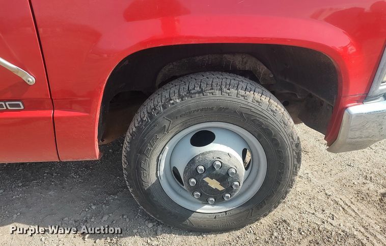 image for item LG9615 1999 Chevrolet C3500  flatbed pickup truck