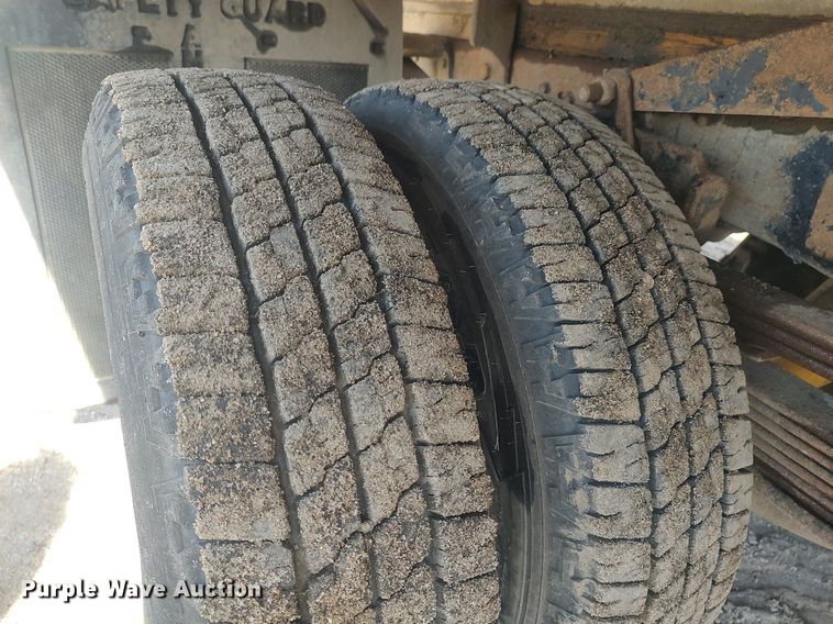 image for item LG9615 1999 Chevrolet C3500  flatbed pickup truck