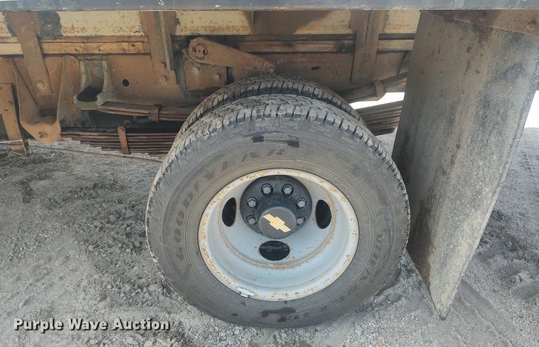 image for item LG9615 1999 Chevrolet C3500  flatbed pickup truck