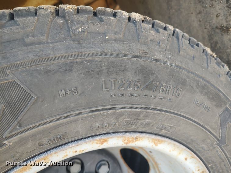 image for item LG9615 1999 Chevrolet C3500  flatbed pickup truck