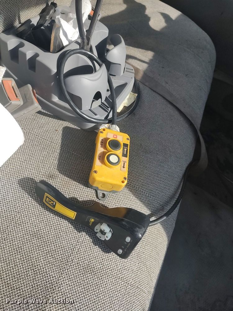 image for item LG9616 1996 Chevrolet C3500  dump flatbed pickup truck