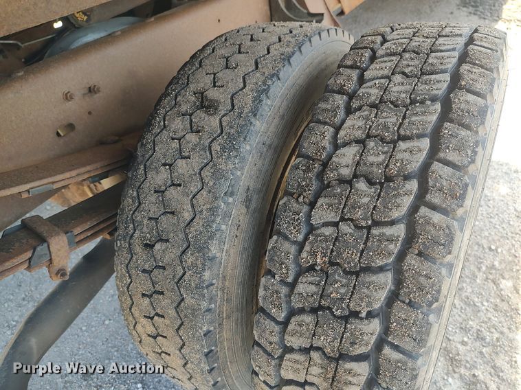 image for item LG9616 1996 Chevrolet C3500  dump flatbed pickup truck