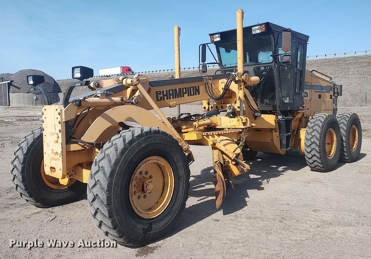 image for item LG9617 2000 Champion 720A VHP Series VI  motor grader