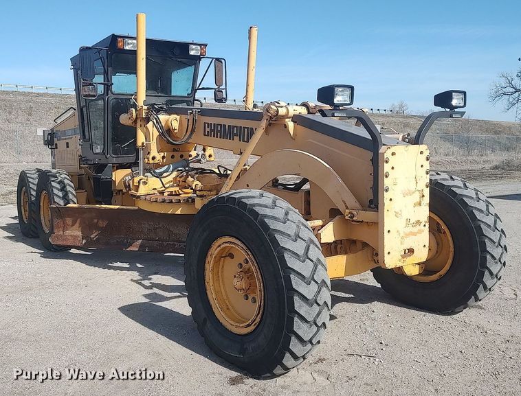 image for item LG9617 2000 Champion 720A VHP Series VI  motor grader