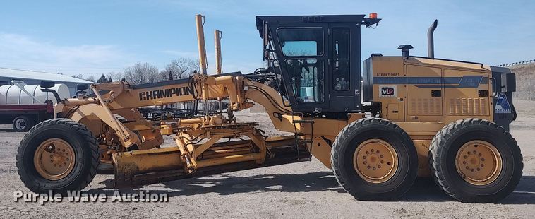 image for item LG9617 2000 Champion 720A VHP Series VI  motor grader