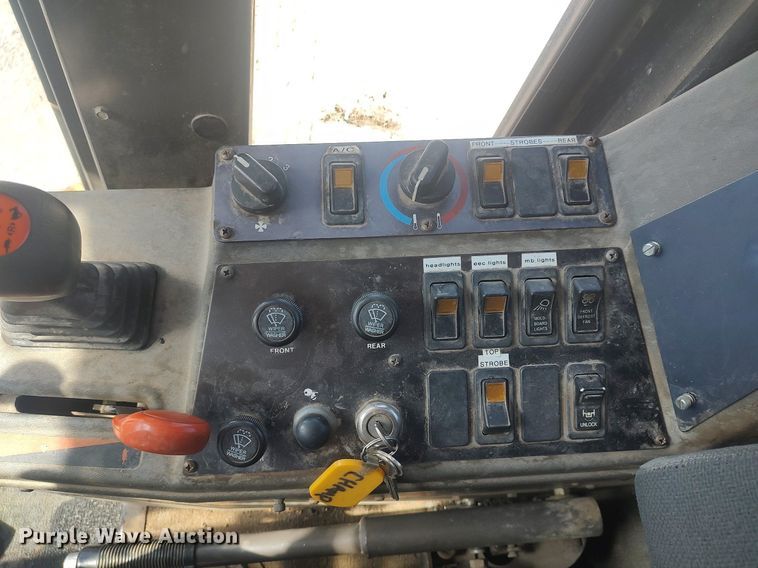 image for item LG9617 2000 Champion 720A VHP Series VI  motor grader