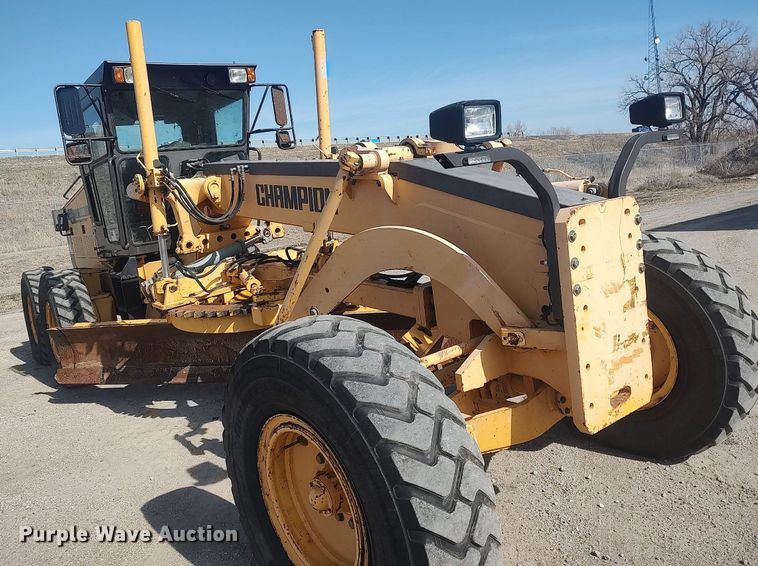 image for item LG9617 2000 Champion 720A VHP Series VI  motor grader