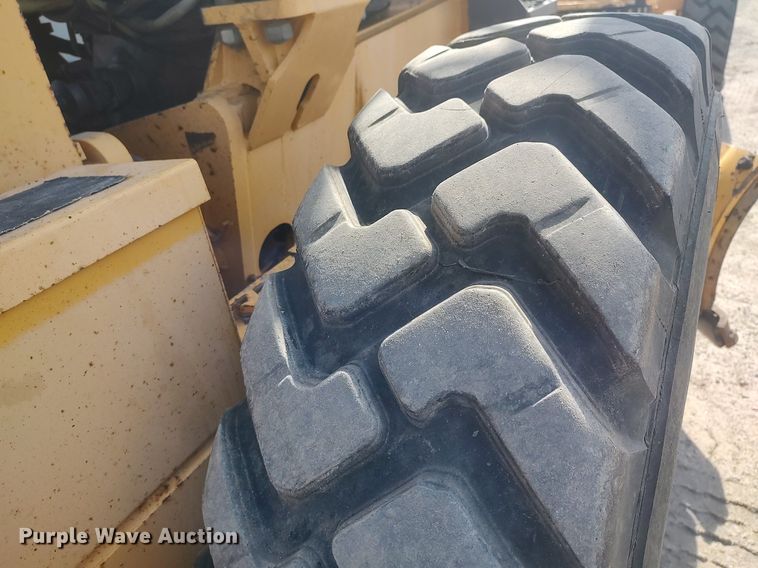 image for item LG9617 2000 Champion 720A VHP Series VI  motor grader