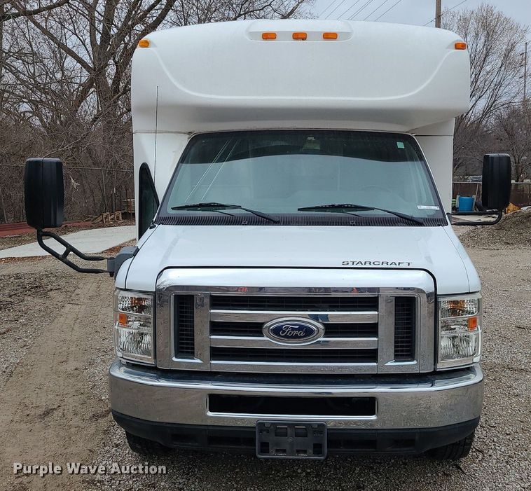 image for item LH9871 2013 Ford E450  shuttle bus