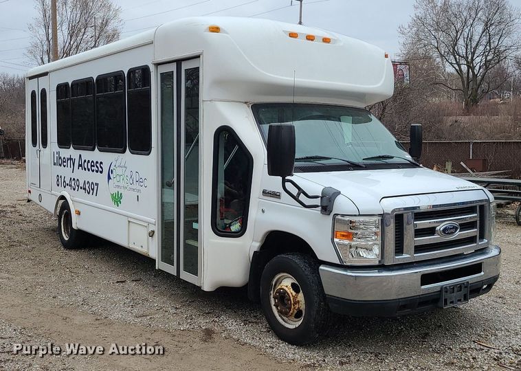 image for item LH9871 2013 Ford E450  shuttle bus
