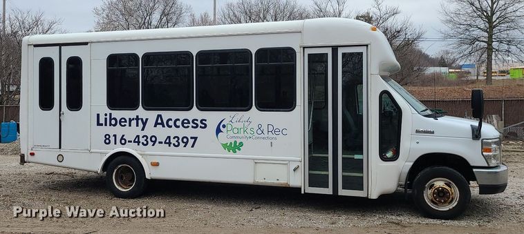 image for item LH9871 2013 Ford E450  shuttle bus