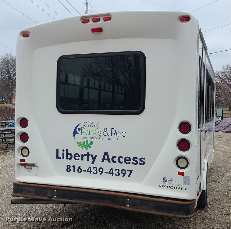 image for item LH9871 2013 Ford E450  shuttle bus