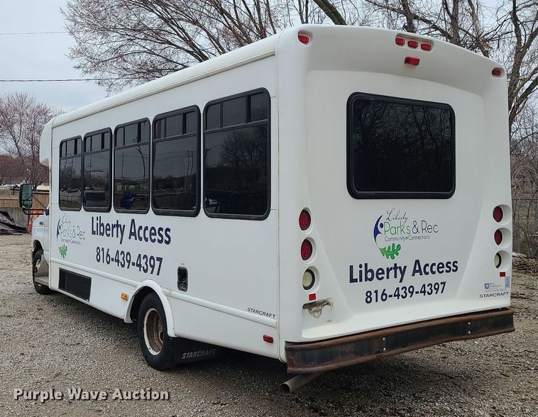 image for item LH9871 2013 Ford E450  shuttle bus