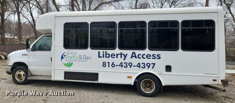 image for item LH9871 2013 Ford E450  shuttle bus
