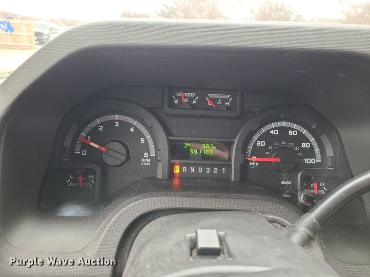 image for item LH9871 2013 Ford E450  shuttle bus