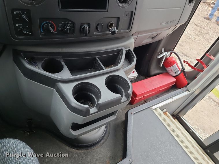 image for item LH9871 2013 Ford E450  shuttle bus