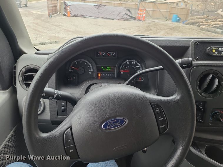 image for item LH9871 2013 Ford E450  shuttle bus