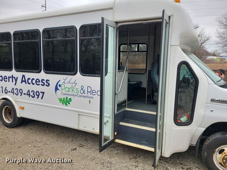 image for item LH9871 2013 Ford E450  shuttle bus