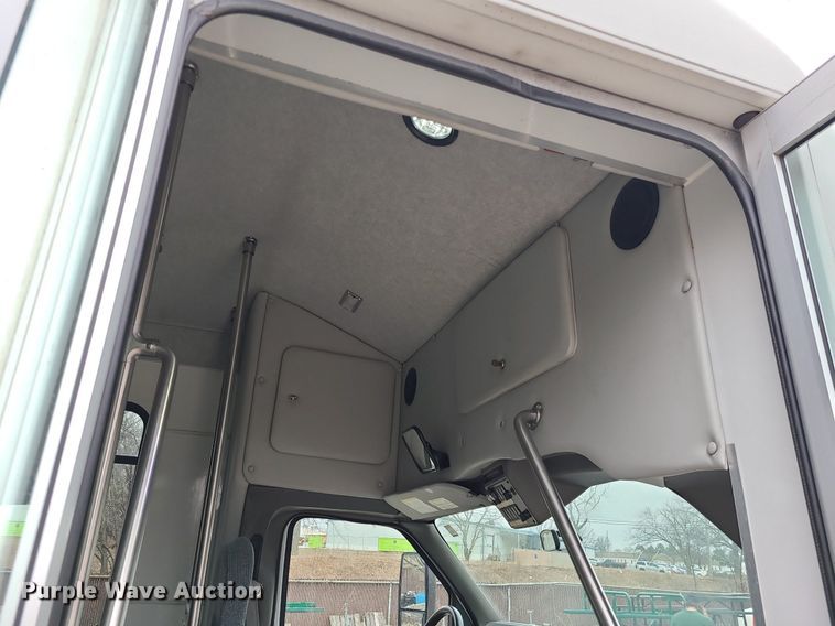 image for item LH9871 2013 Ford E450  shuttle bus